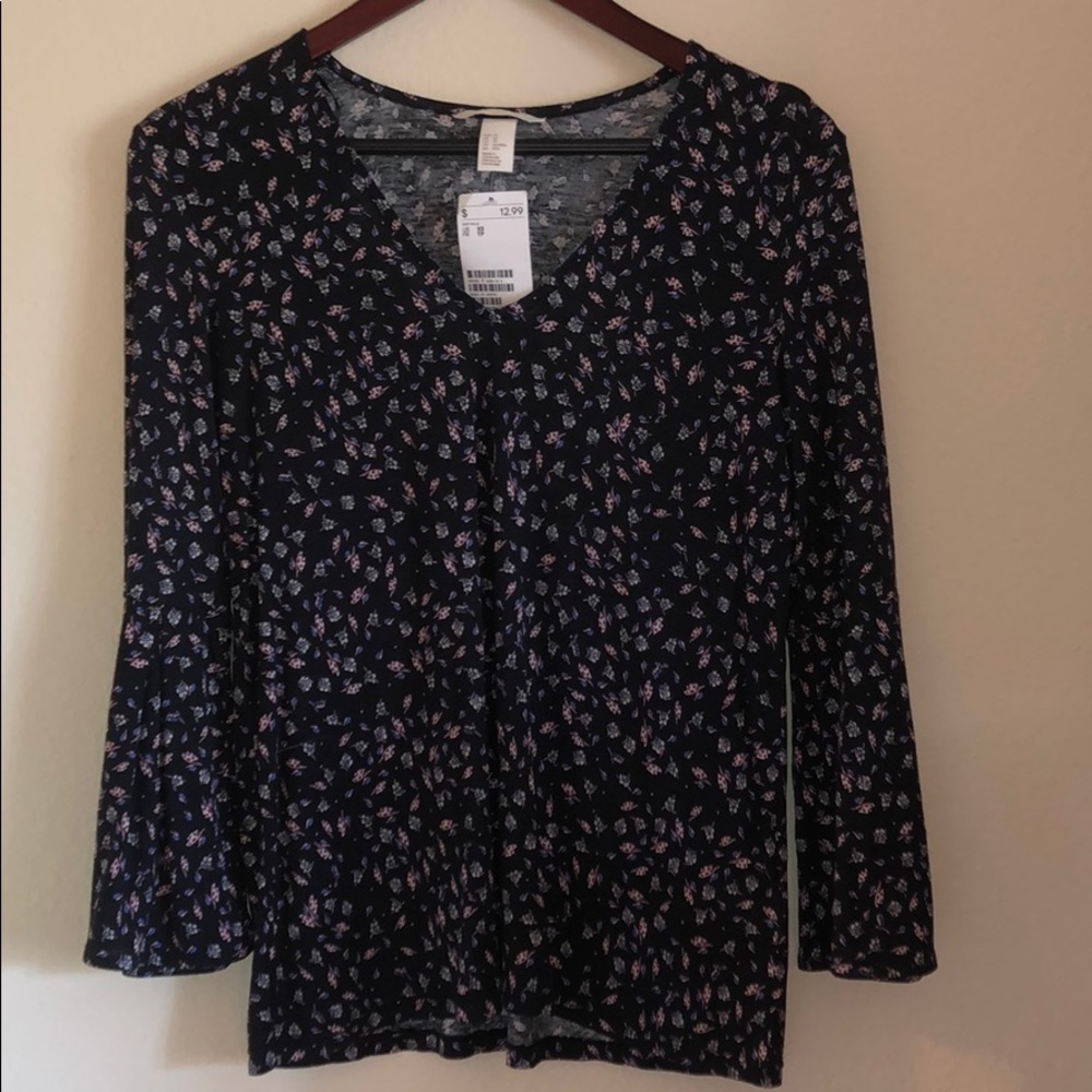 Floral Express shirt w/ flared sleeves Size XS